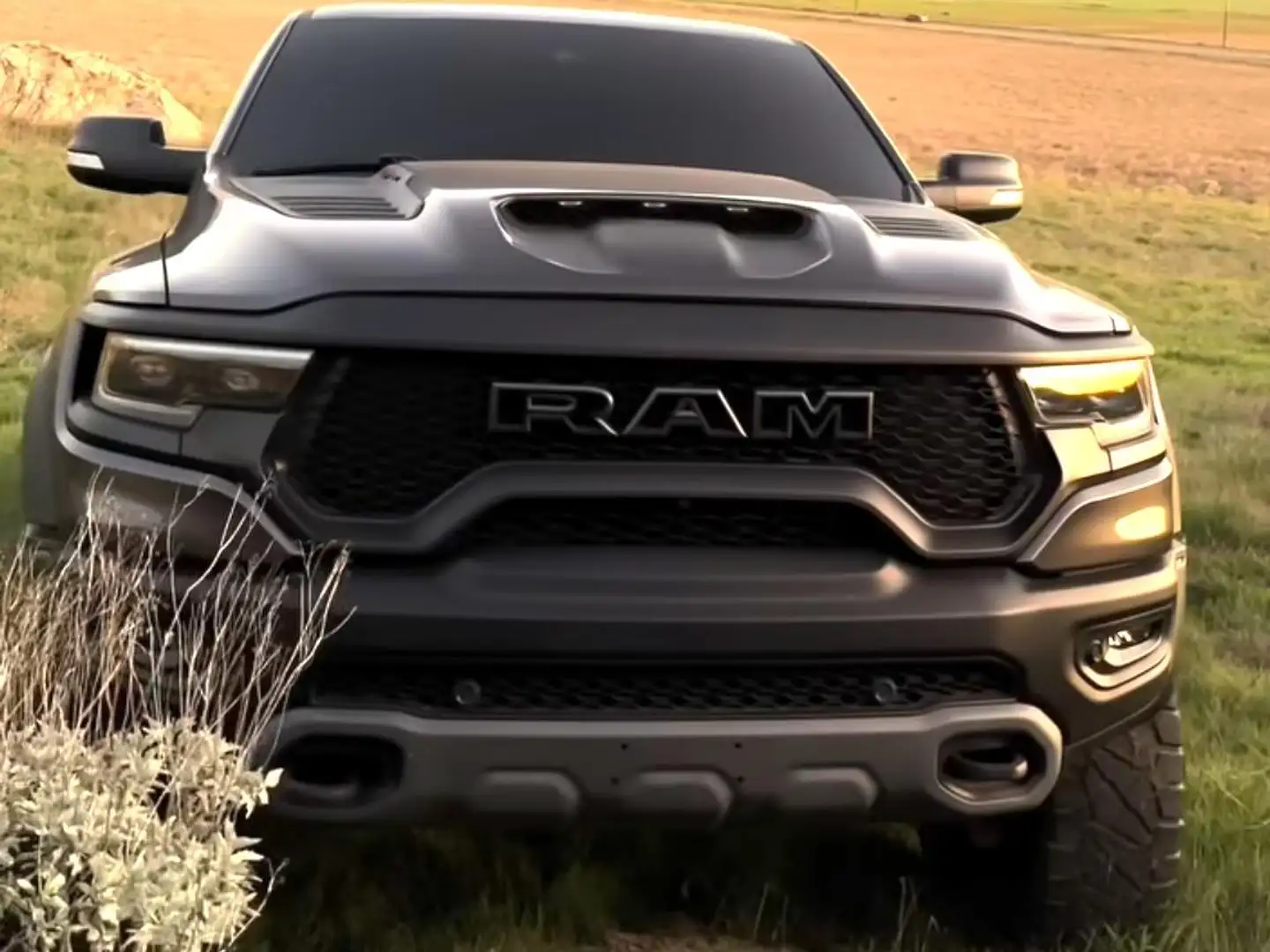 Dodge RAM TRX 4x4 Schwarz - 2