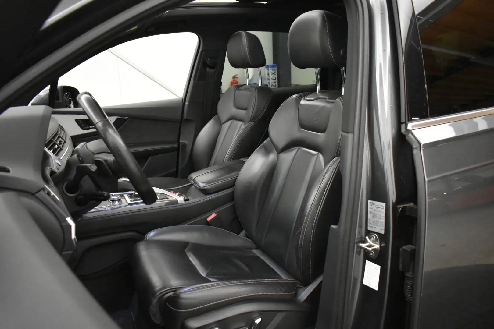 Audi Q7 3.0 TDI e-tron quattro S-Line Sport Pano 3500KG Tr Grijs - 2
