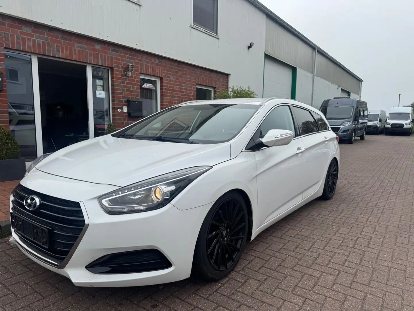 Hyundai i40 *TÜV/AU NEU*GEPFELGT Bílá - 1