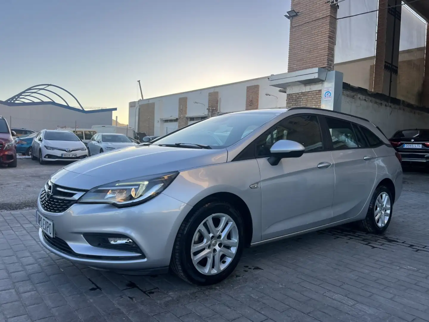 Opel Astra ST 1.6CDTi Business + 110 Gris - 1