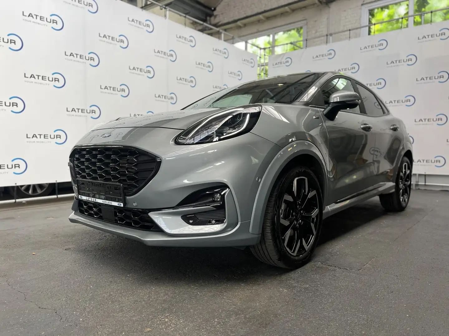 Ford Puma ST-Line X 1.0i EcoBoost 125pk / 92kW M6 Grigio - 1