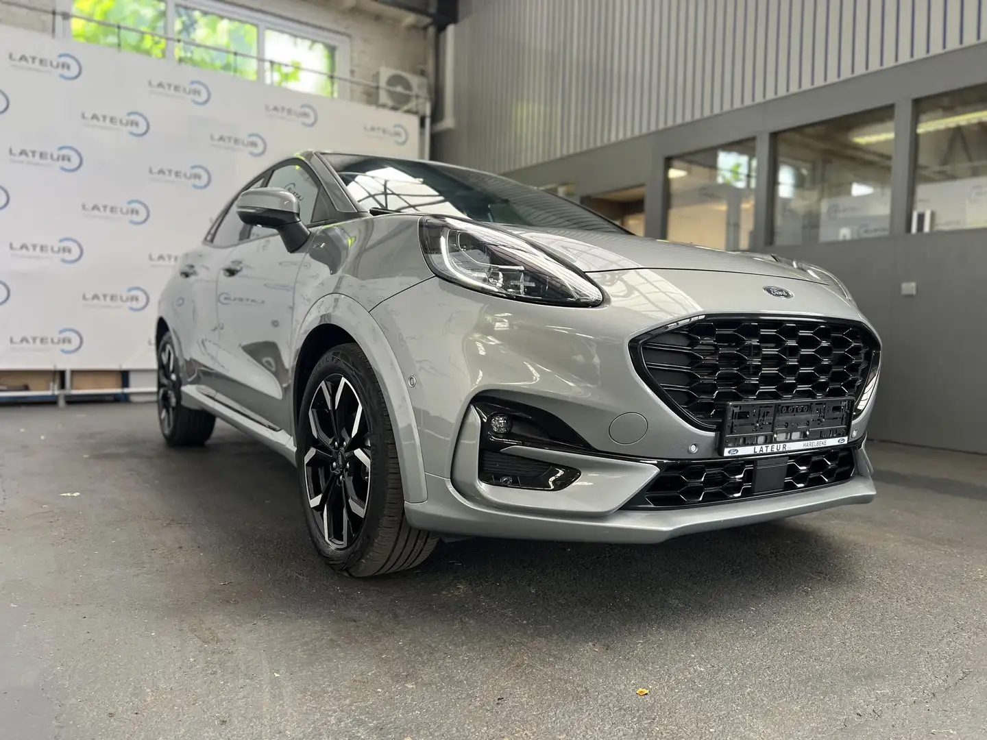 Ford Puma ST-Line X 1.0i EcoBoost 125pk / 92kW M6 Grigio - 2