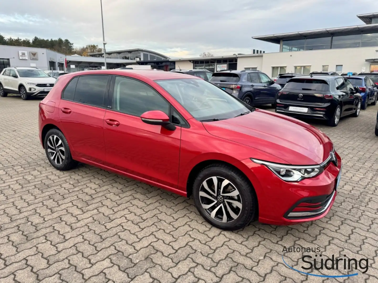 Volkswagen Golf 1.5 eTSI Active DSG AHK Navi AppConnect Rot - 2