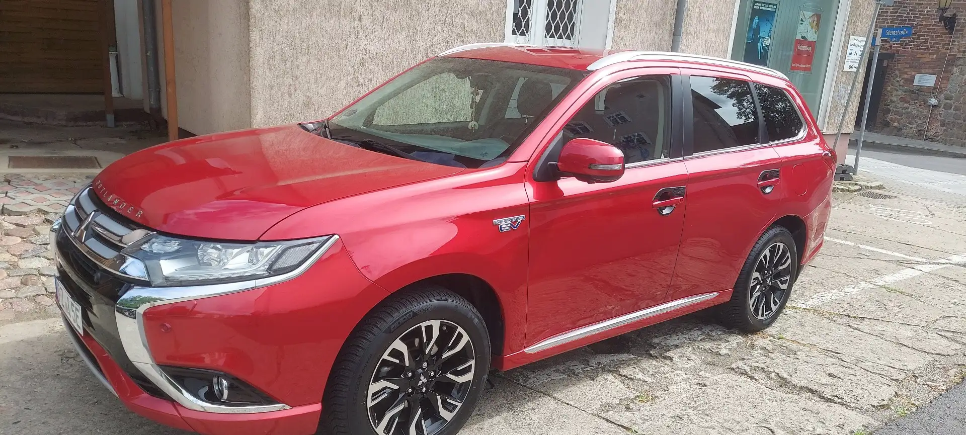 Mitsubishi Outlander PHEV 4WD (Plugin Hybrid) Rot - 1