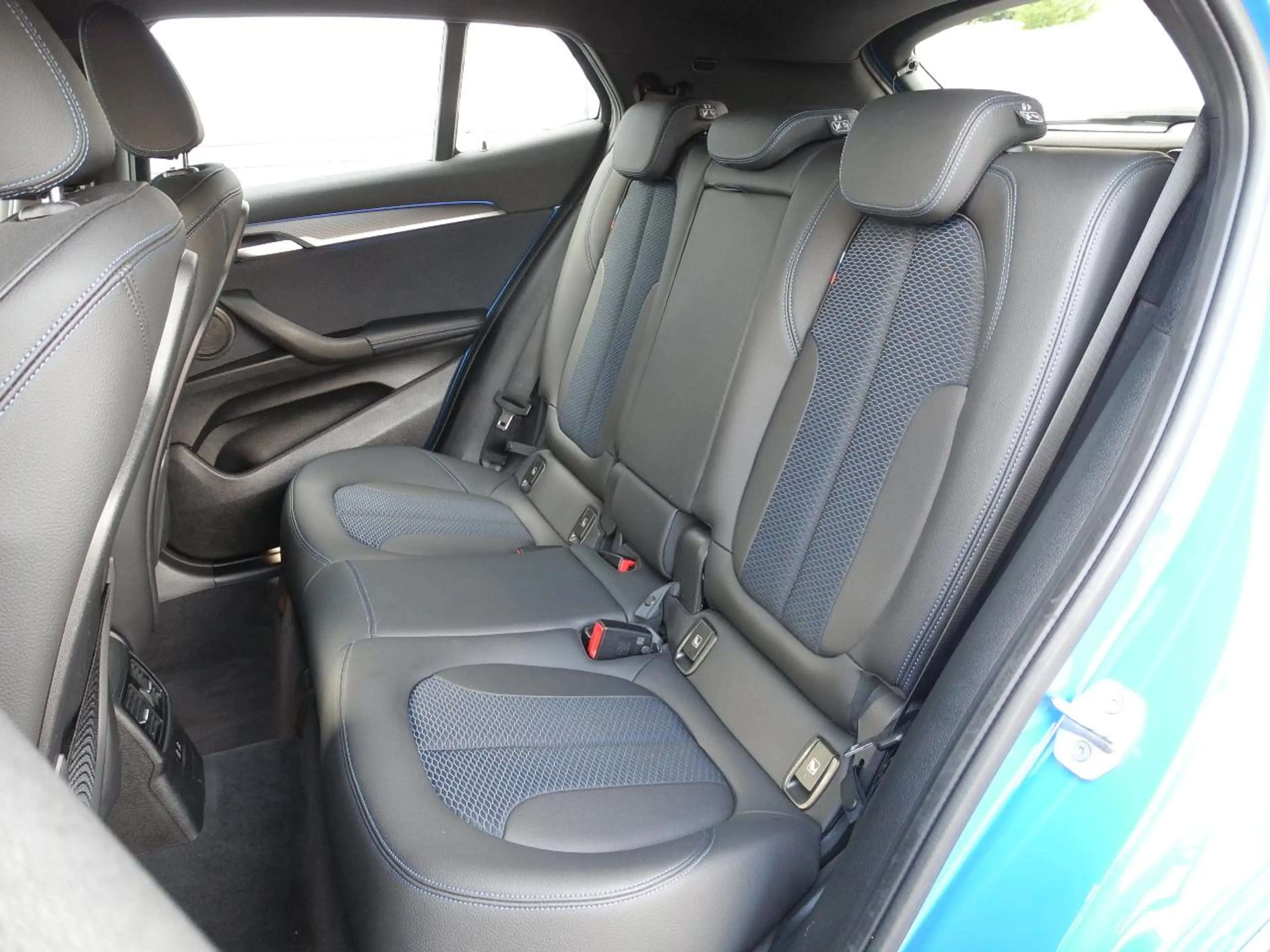 BMW X2 xDrive 25 d M Sport X *20 Zoll*HUD*Standheiz* — photo 11