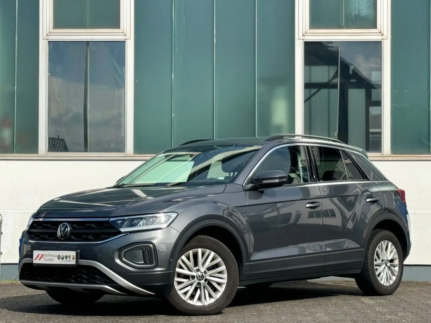 Volkswagen T-Roc Life NAVI PDC V+H SITZH ALU Gris - 1