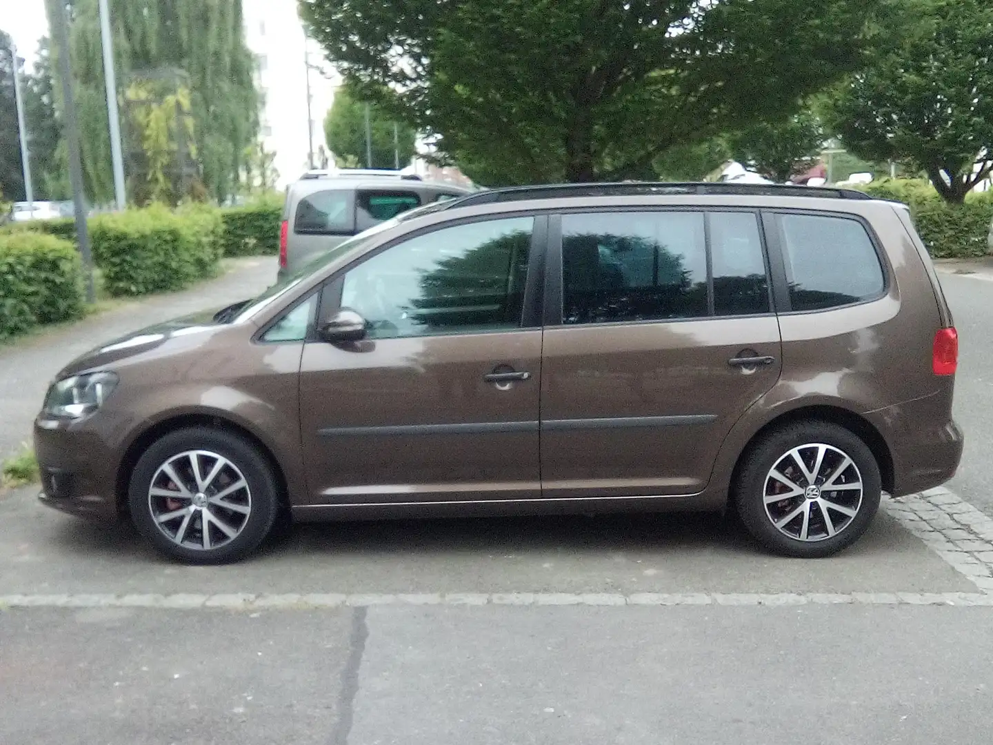 Volkswagen Touran TOURAN 1.6 TDI 105 FAP TRENDLINE Коричневый - 2