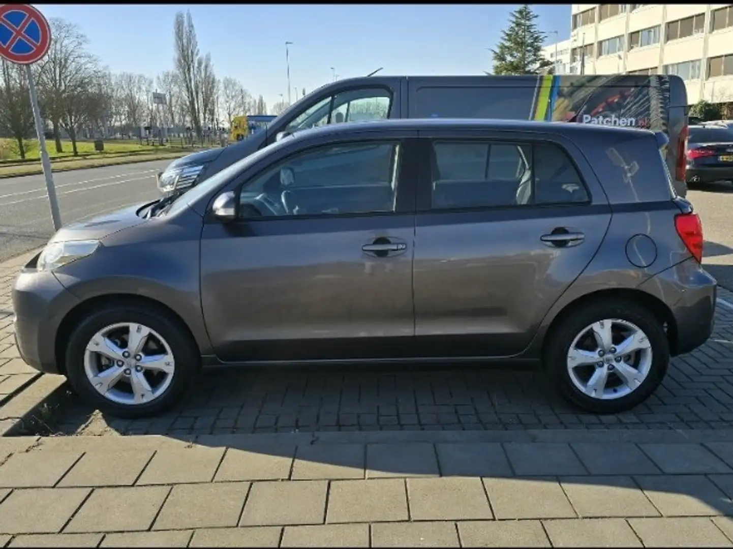 Toyota Urban Cruiser 1.3 VVT-i Dynamic Gri - 2