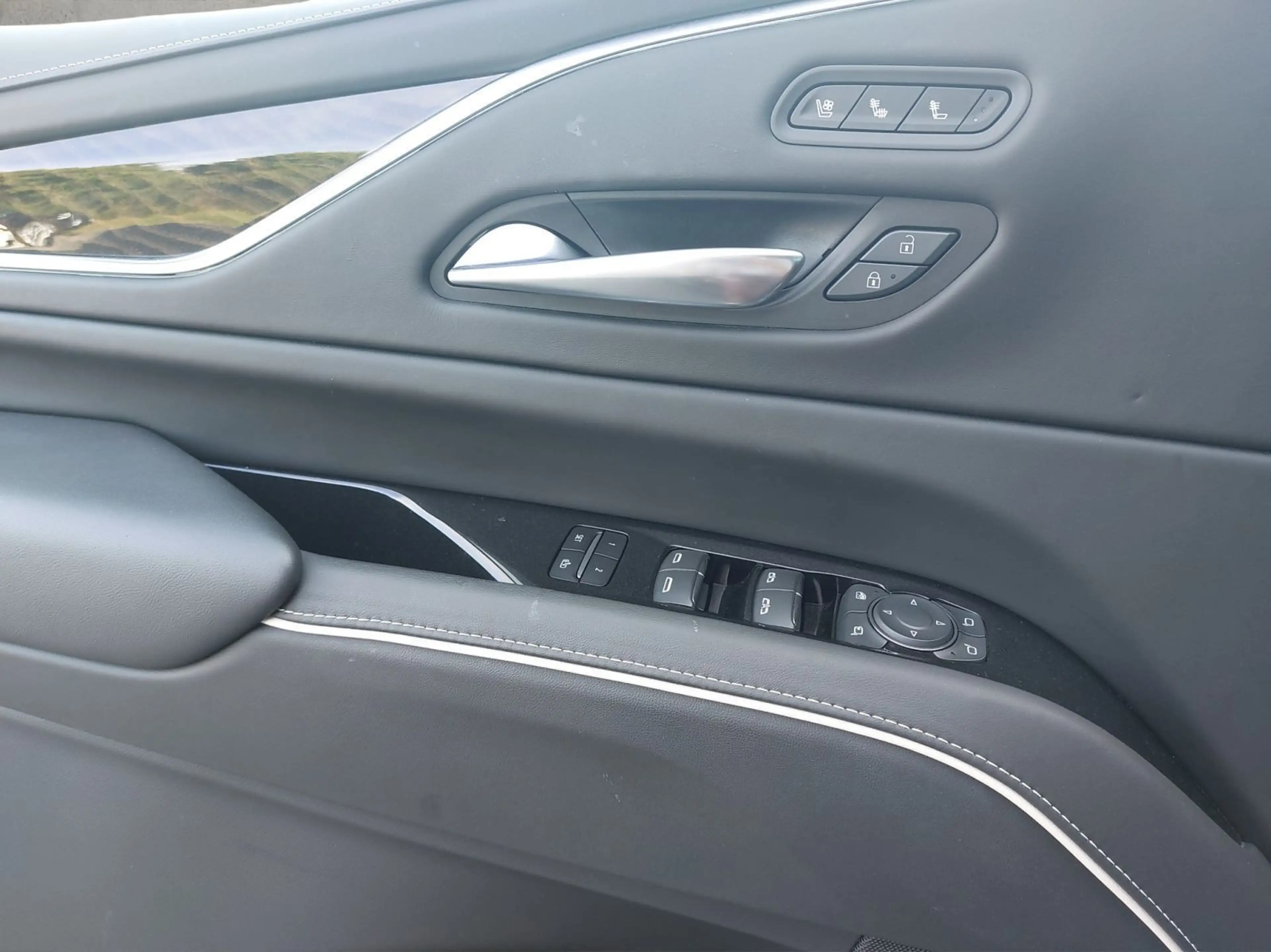 Cadillac Escalade Cadillac Escalade 4WD Sport Platinum — photo 12