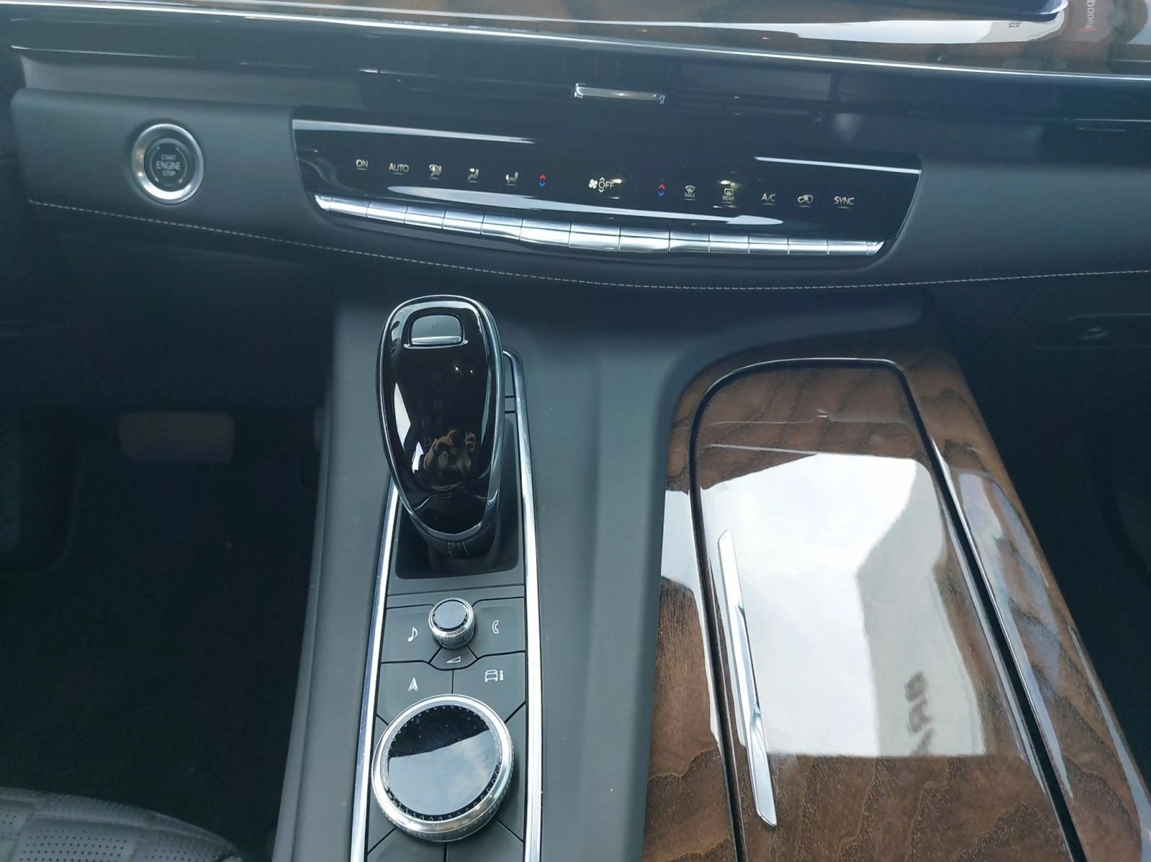 Cadillac Escalade Cadillac Escalade 4WD Sport Platinum — photo 14