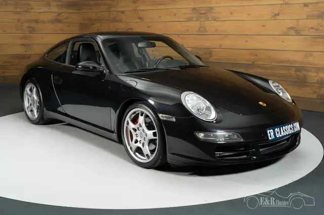 Porsche 911 view 7