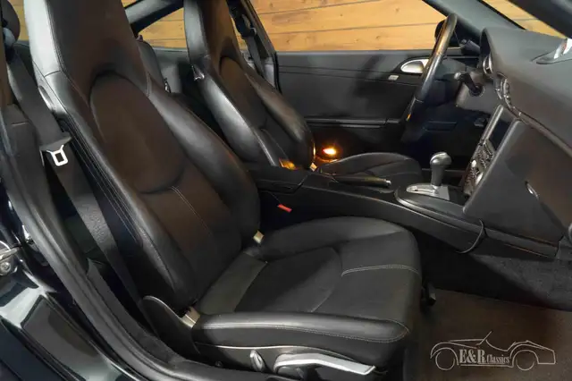 Porsche 911 view 13