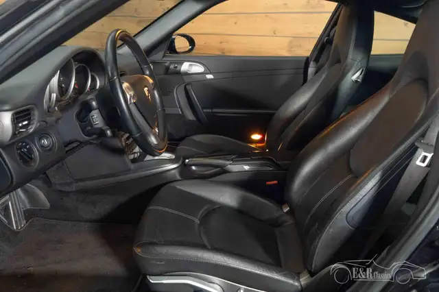Porsche 911 view 3