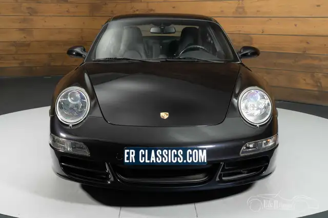 Porsche 911 view 6