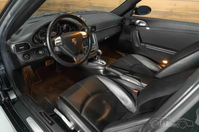 Porsche 911 view 8
