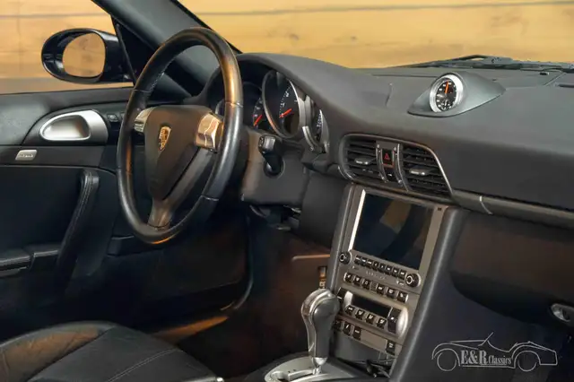 Porsche 911 view 14