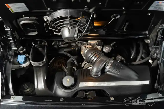 Porsche 911 view 10