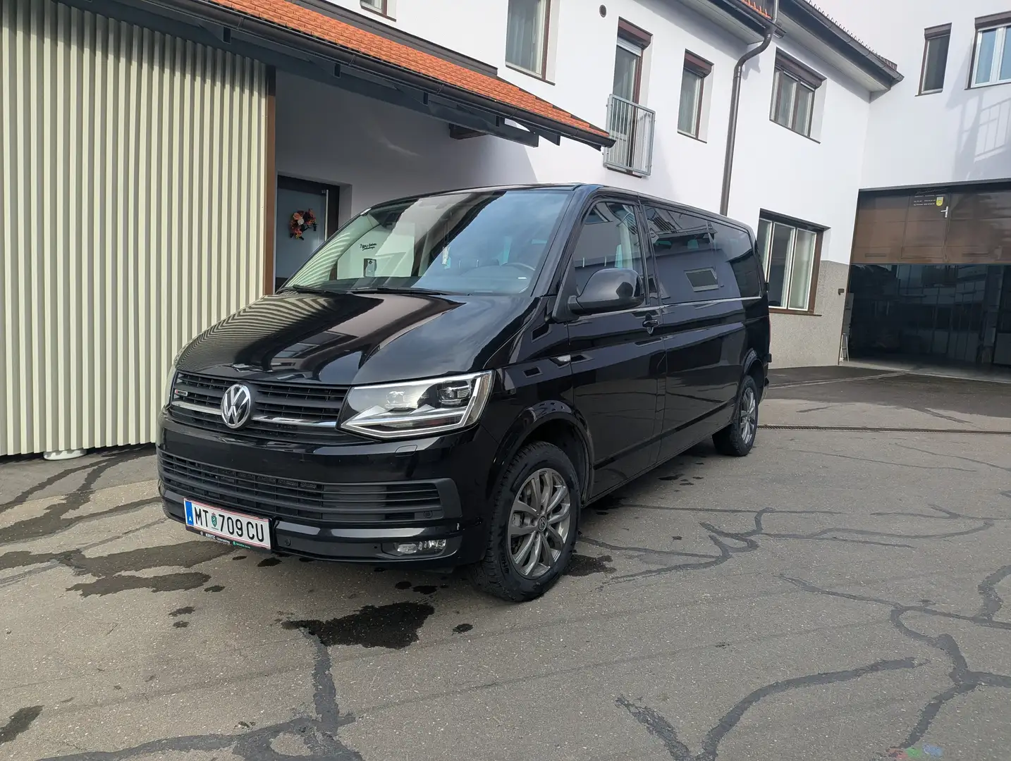 Volkswagen T6 Caravelle Caravelle 2,0 TDI 4Motion LR Langer Radstand Schwarz - 1