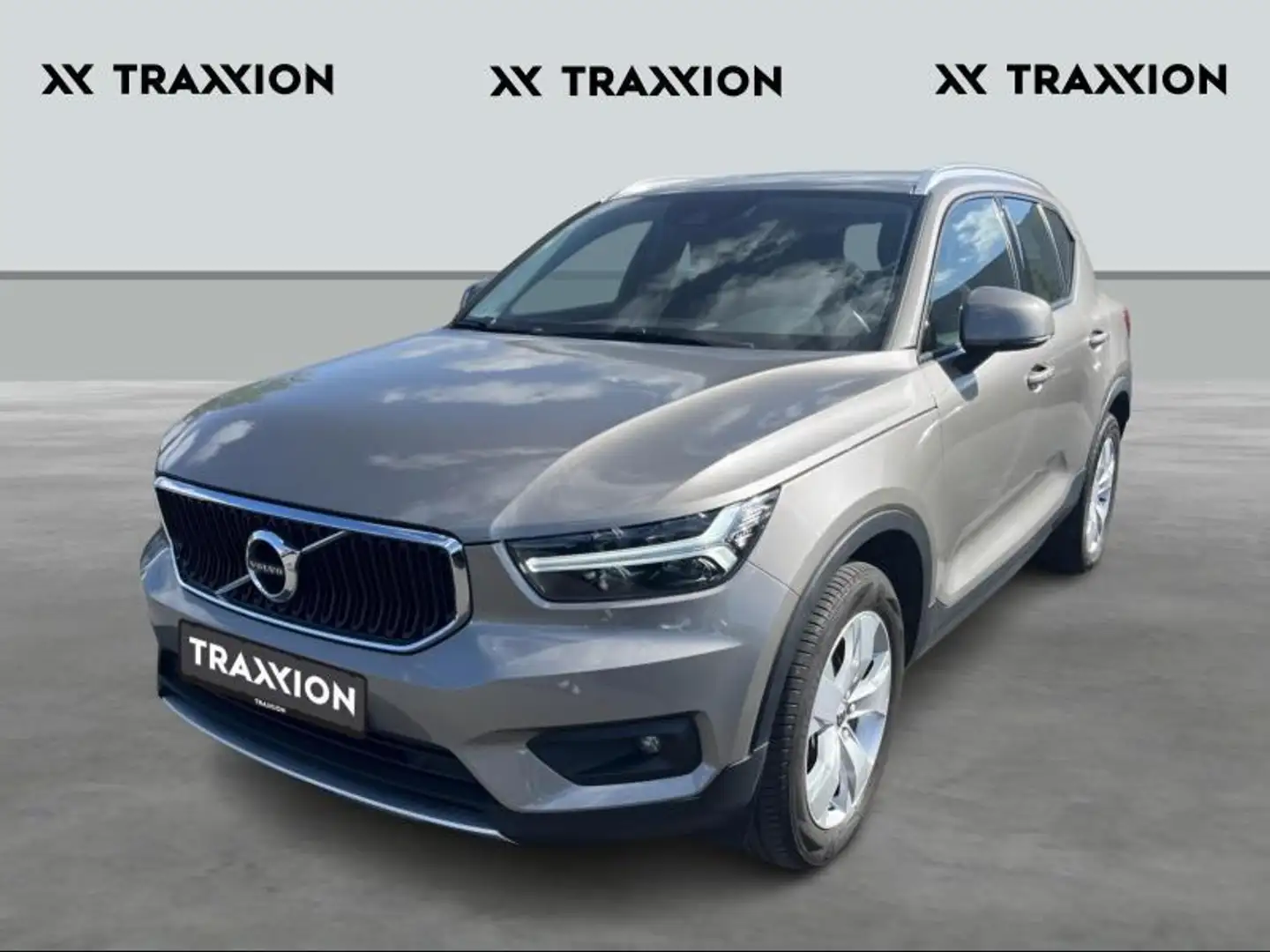 Volvo XC40 Momentum Beige - 1