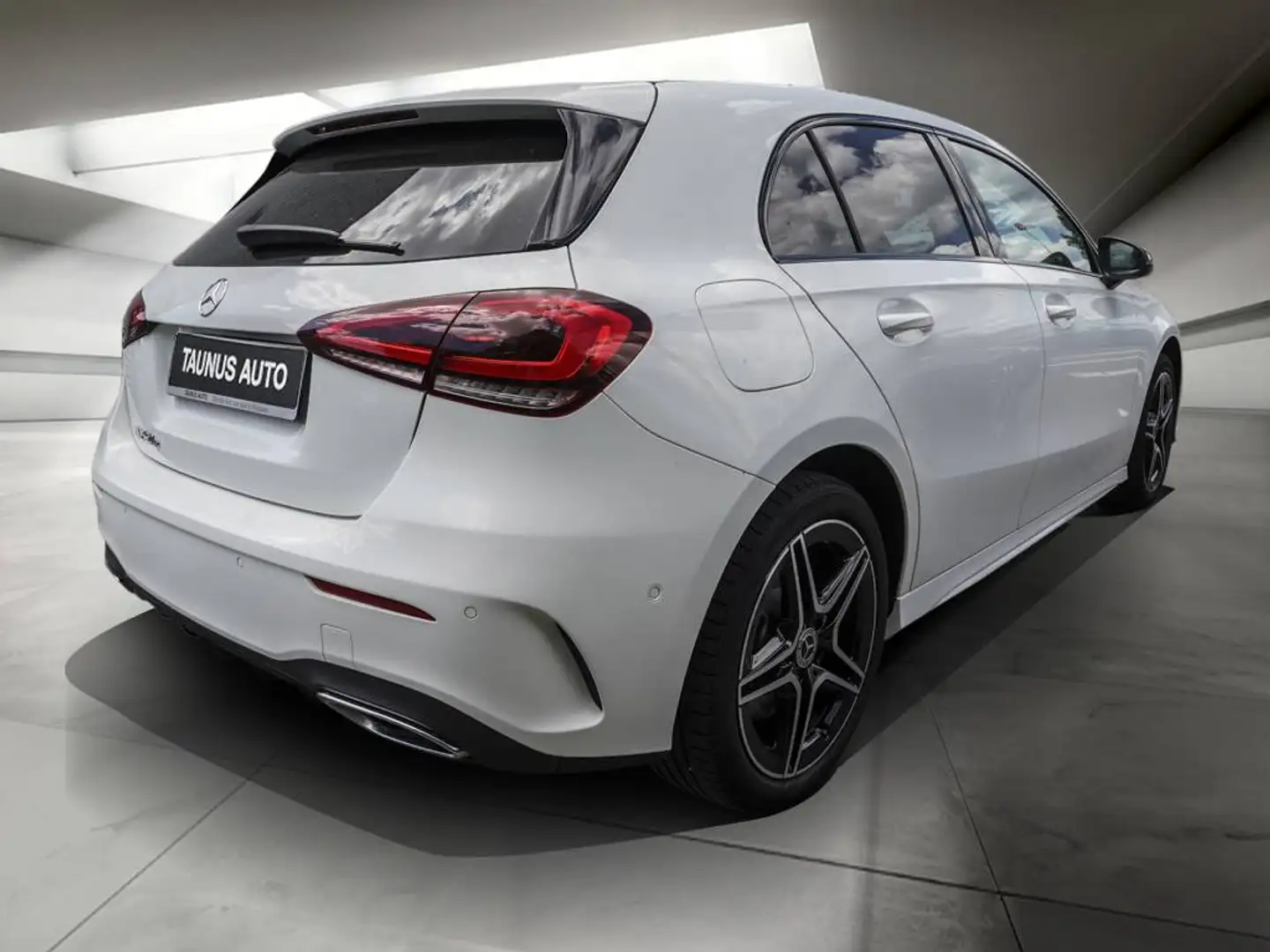Mercedes-Benz A 250 e AMG-LINE NIGHT MBUX PANO AMBIENTE LED Blanc - 2