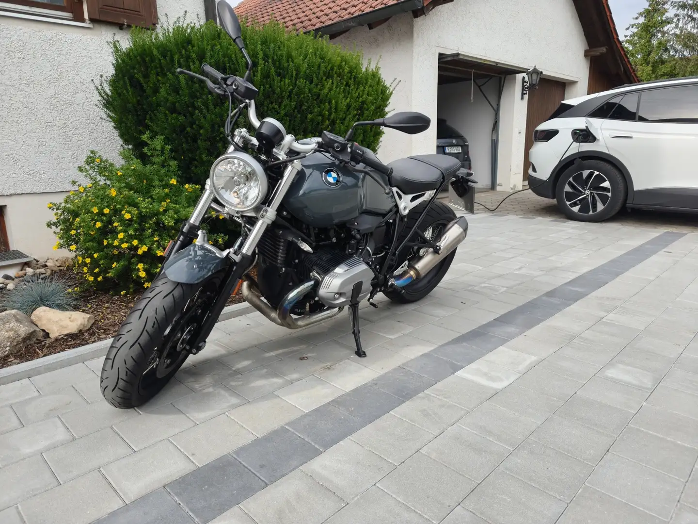 BMW R nineT Pure Grau - 1
