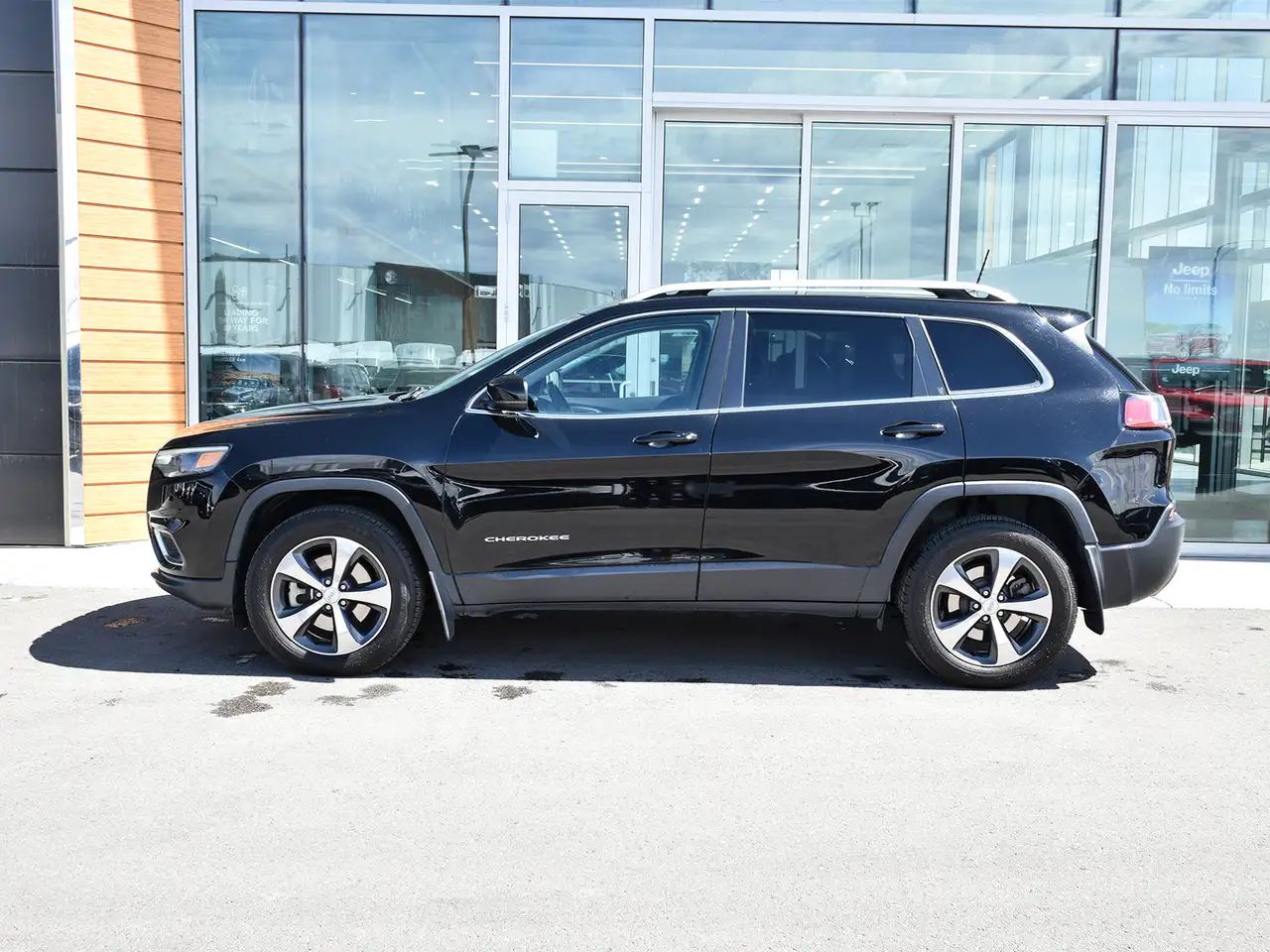Jeep Cherokee снимка Jeep Cherokee