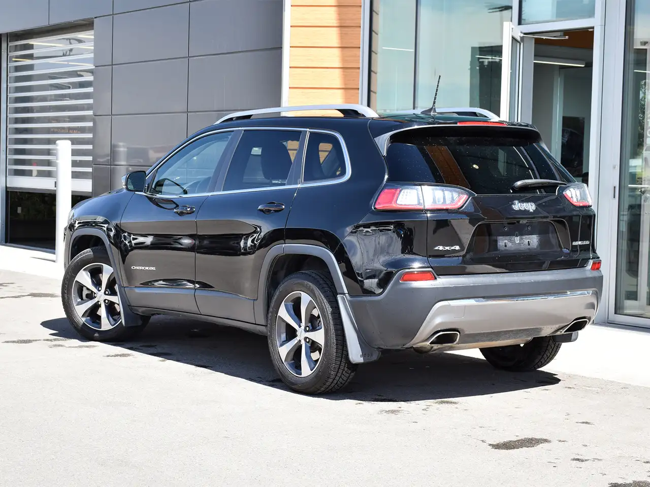 Jeep Cherokee снимка Jeep Cherokee