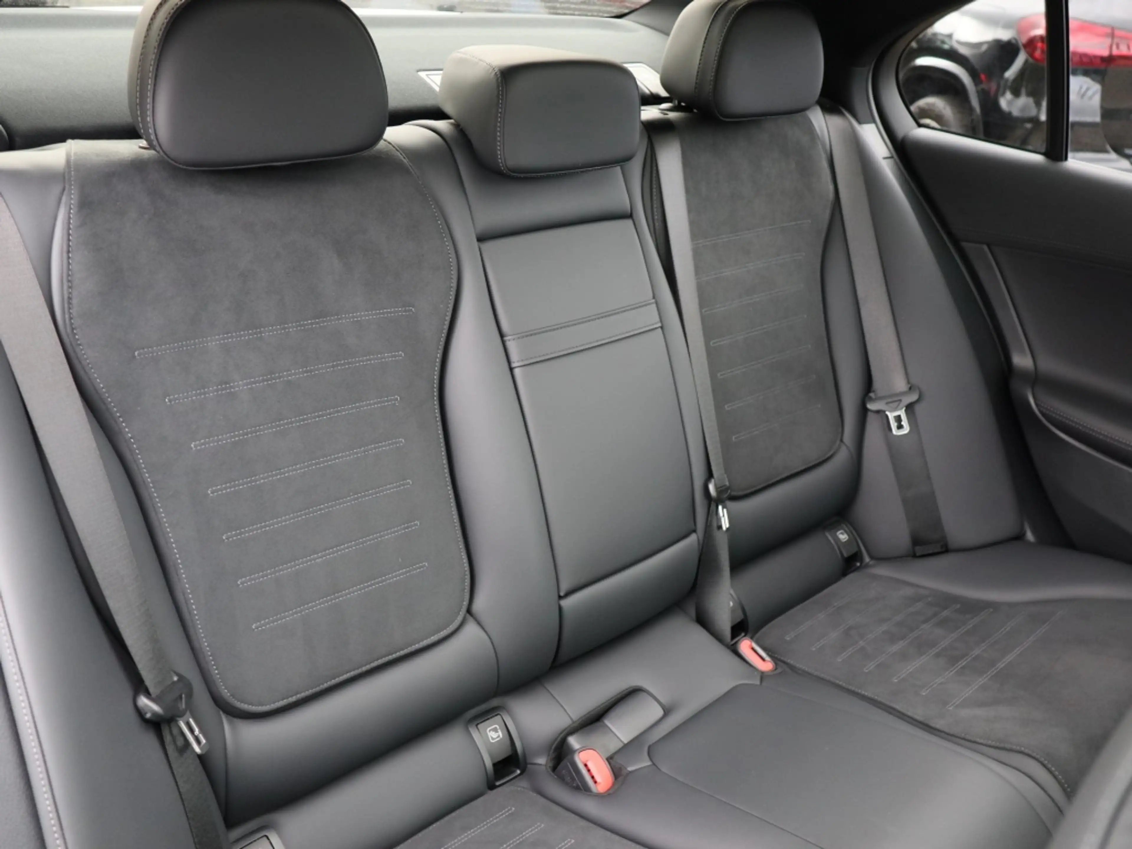 Mercedes-Benz C 180 AMG-Sport/Pano/AHK/360/Night/Memo/Distr — photo 5