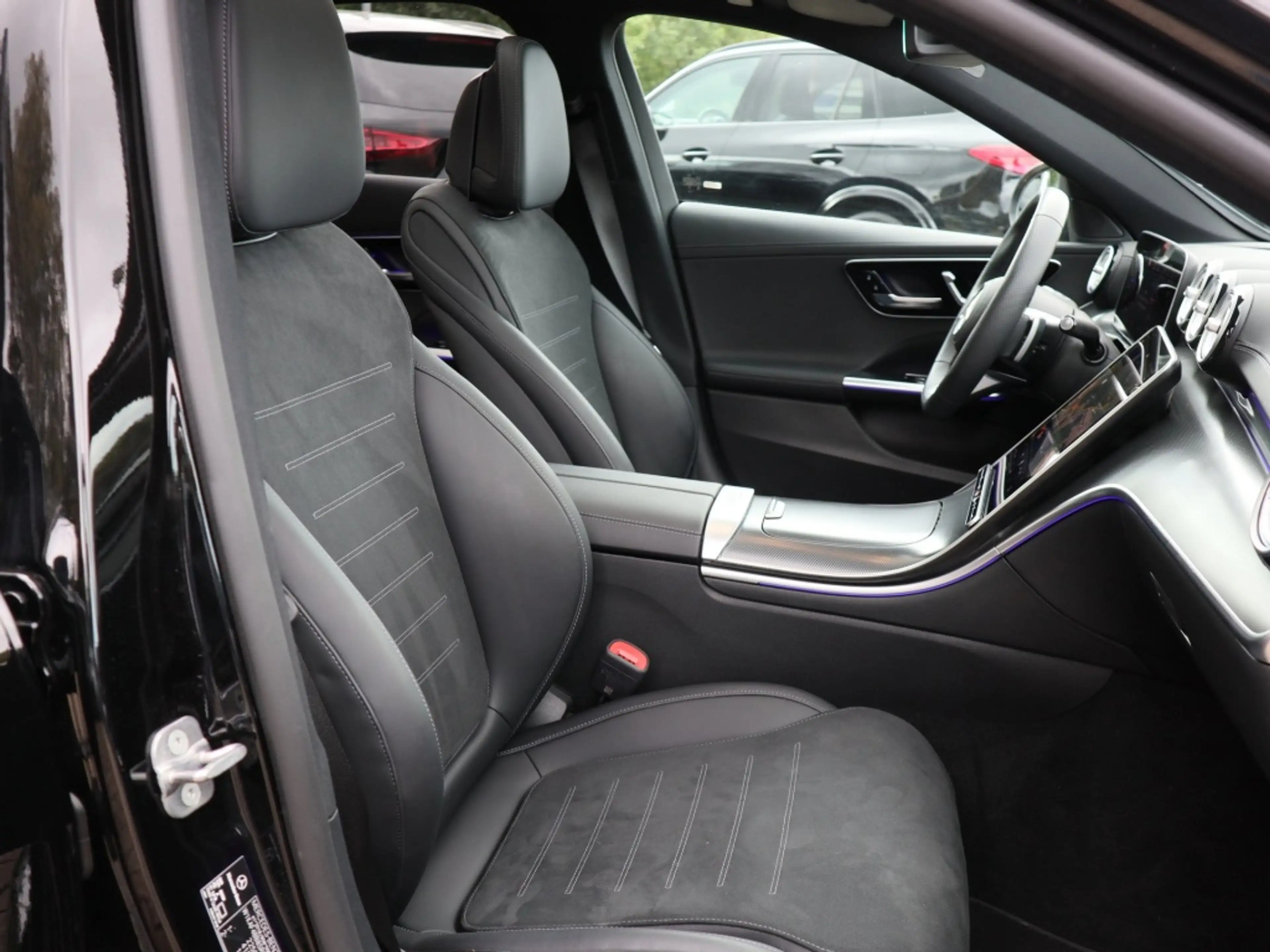 Mercedes-Benz C 180 AMG-Sport/Pano/AHK/360/Night/Memo/Distr — photo 7