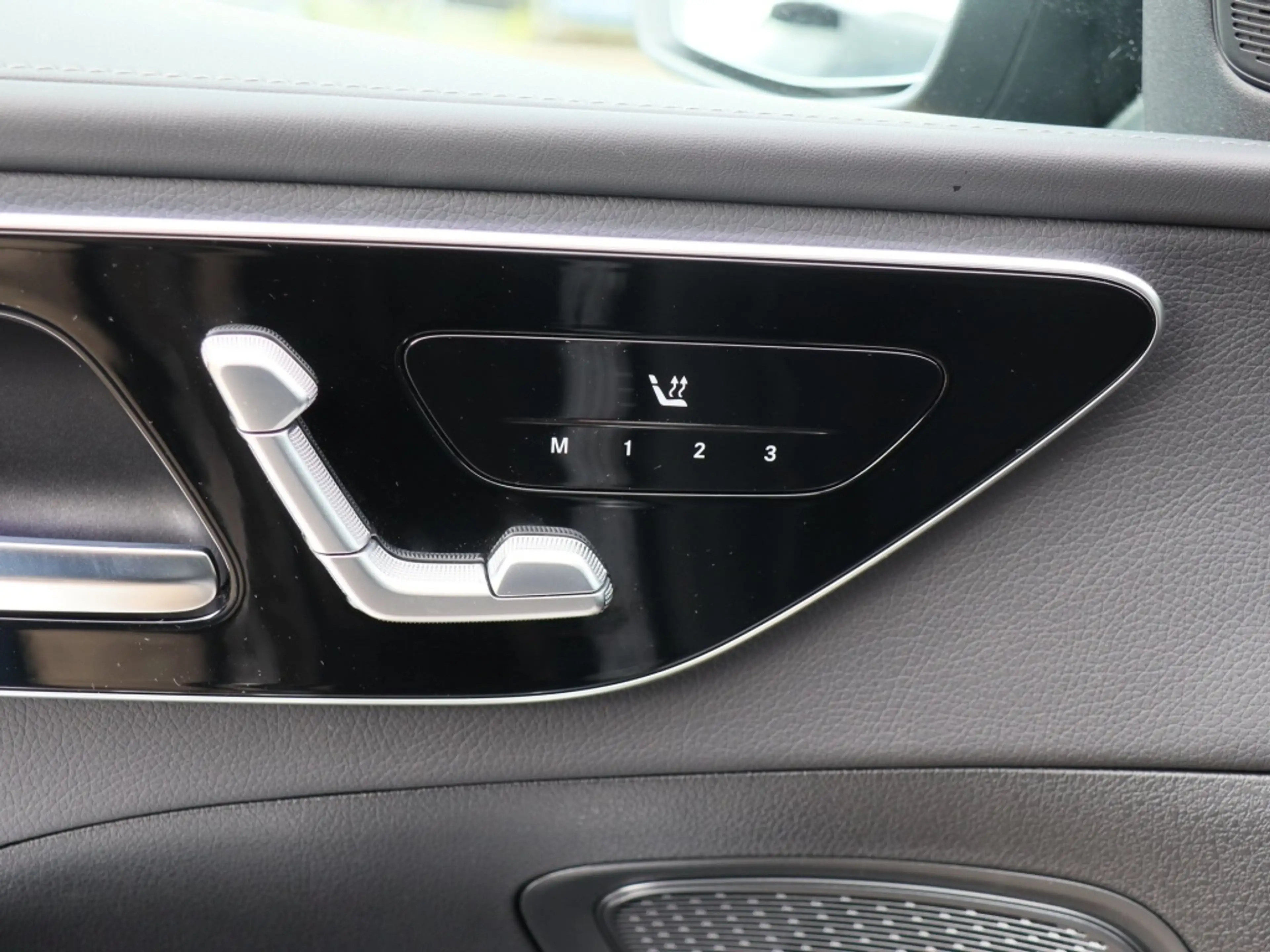Mercedes-Benz C 180 AMG-Sport/Pano/AHK/360/Night/Memo/Distr — photo 12