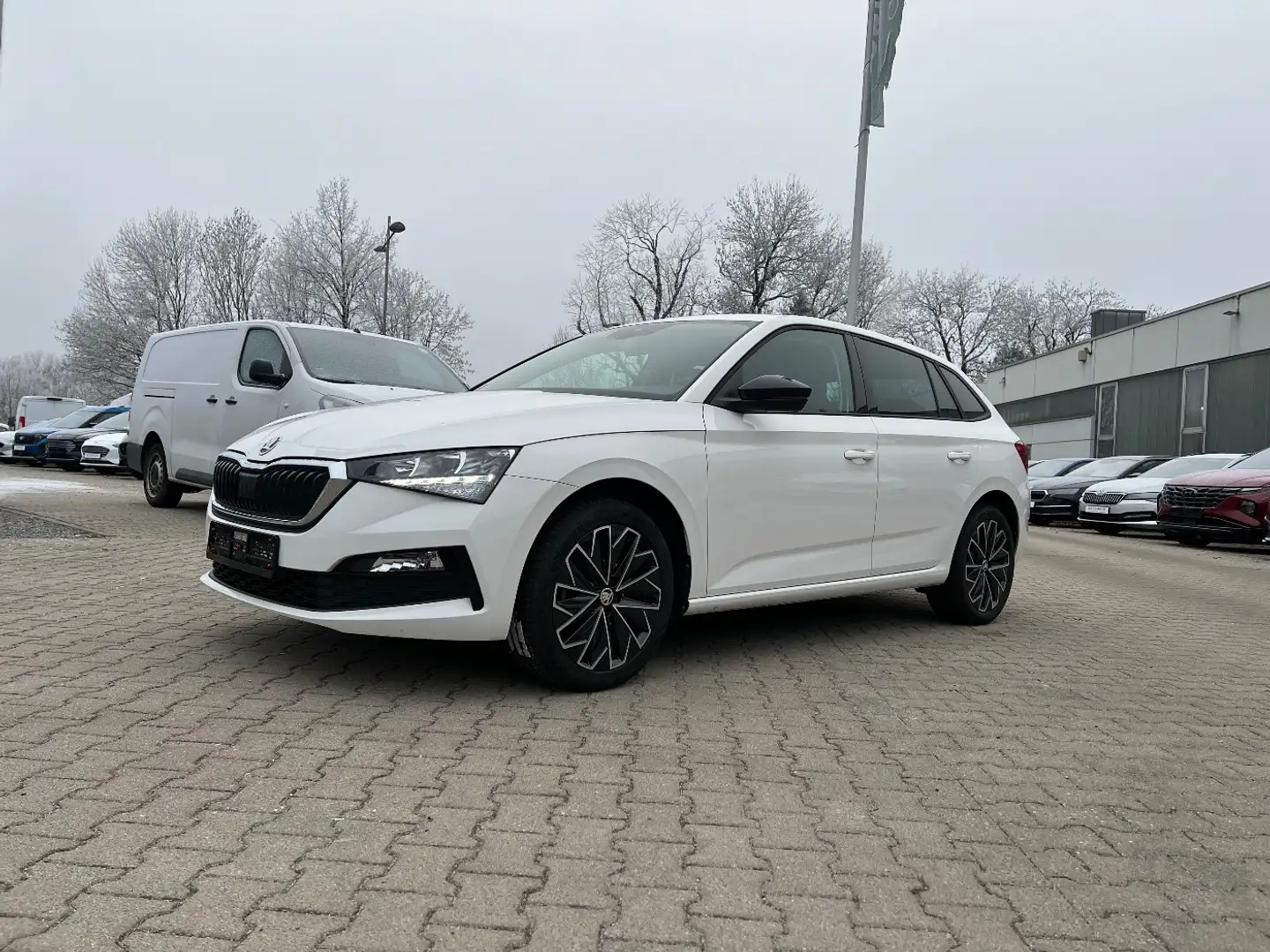 Skoda Scala 1.0 TSI Ambition *LED Sitzh. Kamera DAB NS Weiß - 1