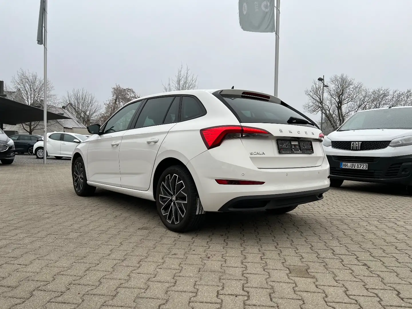 Skoda Scala 1.0 TSI Ambition *LED Sitzh. Kamera DAB NS Weiß - 2
