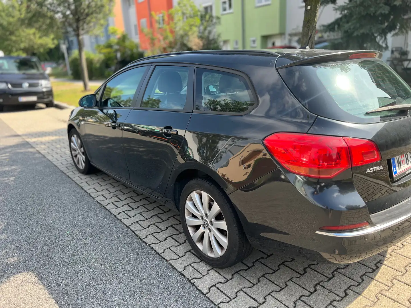 Opel Astra Astra J Sports Tourer Schwarz - 1