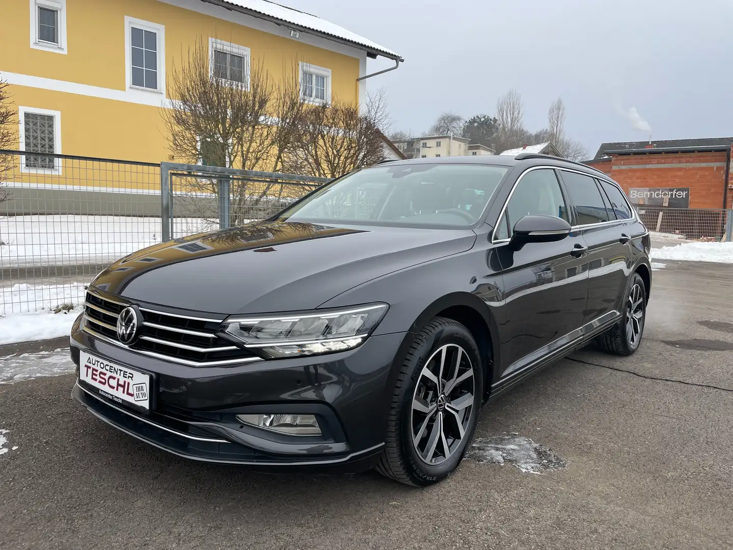 Volkswagen Passat Variant Passat Variant Business 2,0 SCR TDI Business Grau - 1