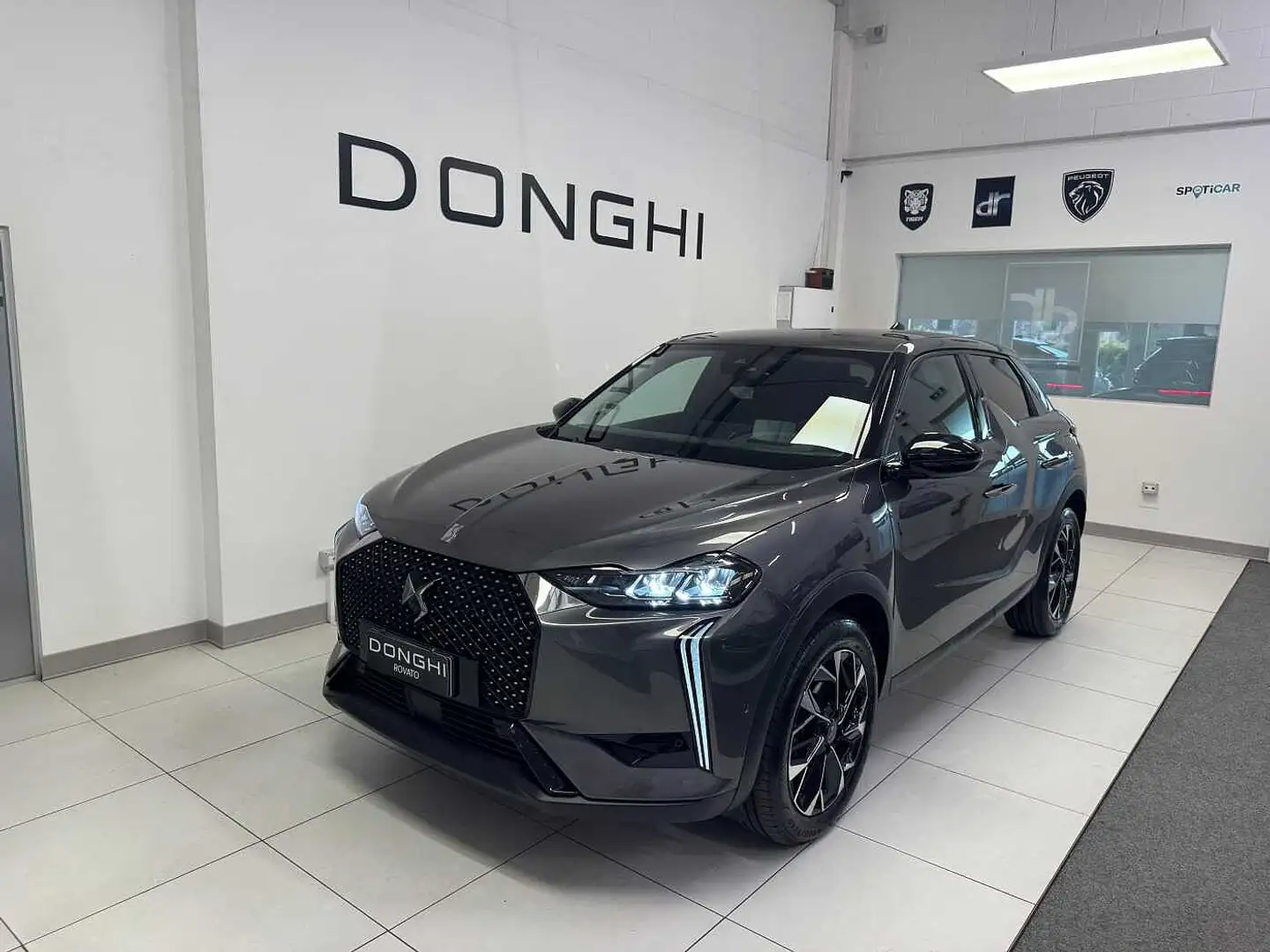 DS Automobiles DS 3 Opera 130cv EAT8 BlueHDi AZIENDALE! Grau - 1