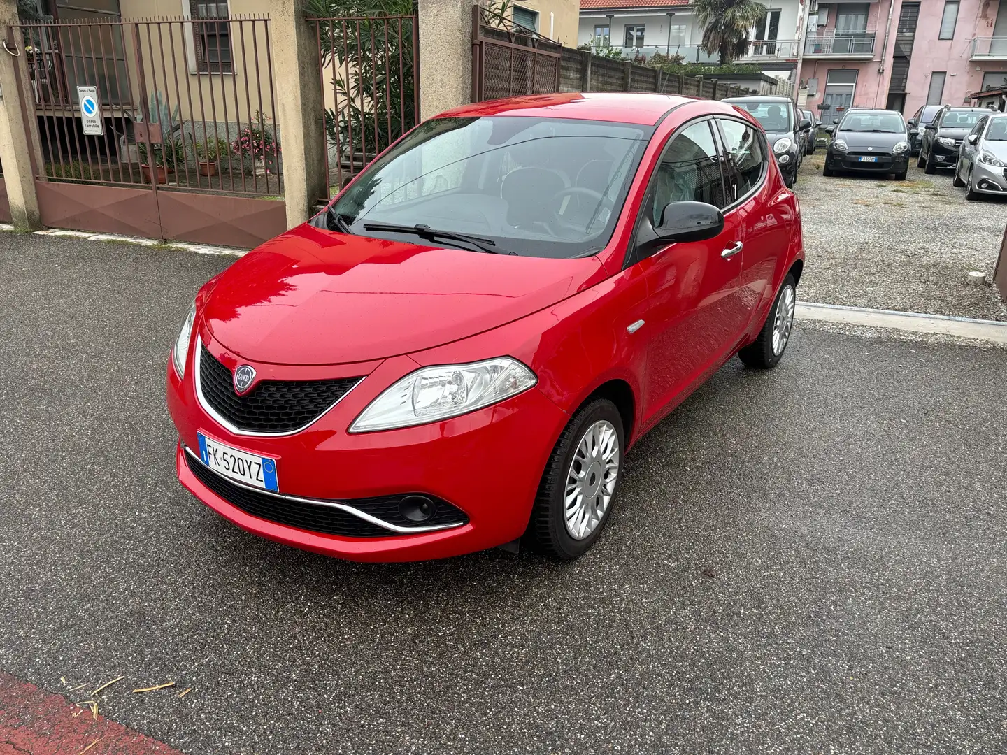 Lancia Ypsilon 1.2 benzina Rosso - 1