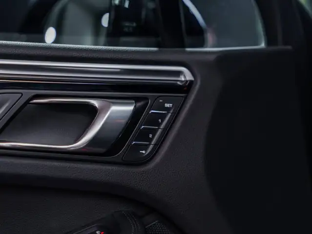 Porsche Macan view 12