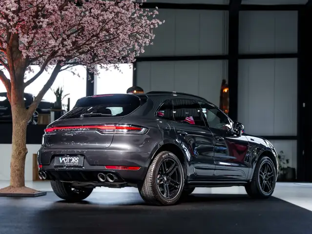 Porsche Macan view 5