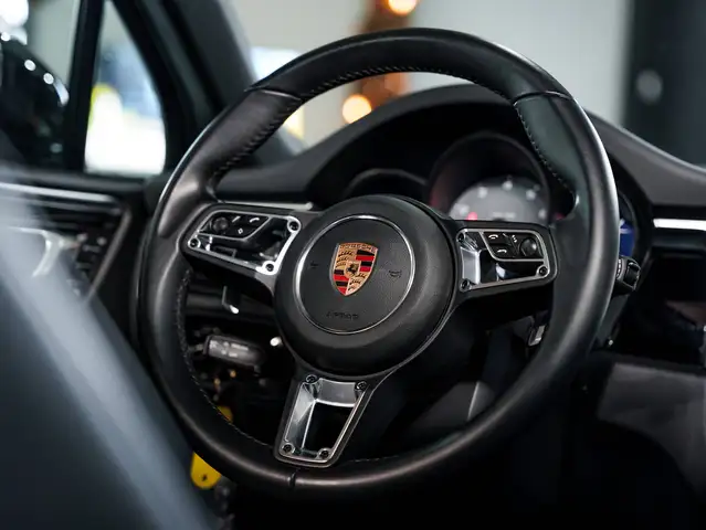 Porsche Macan view 8