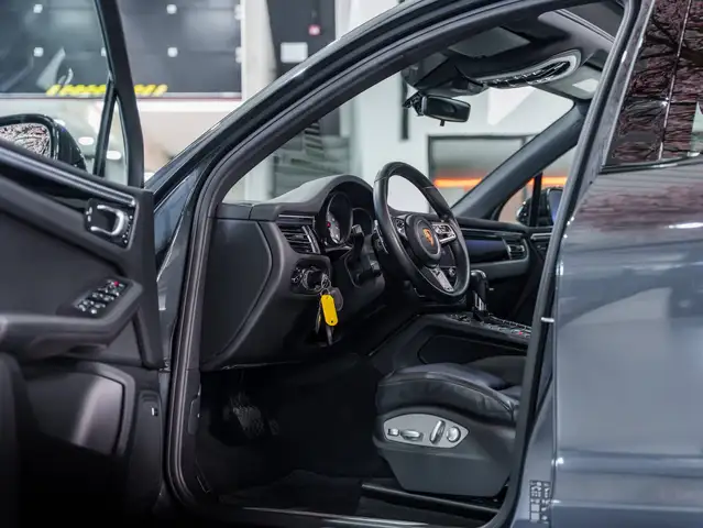 Porsche Macan view 13