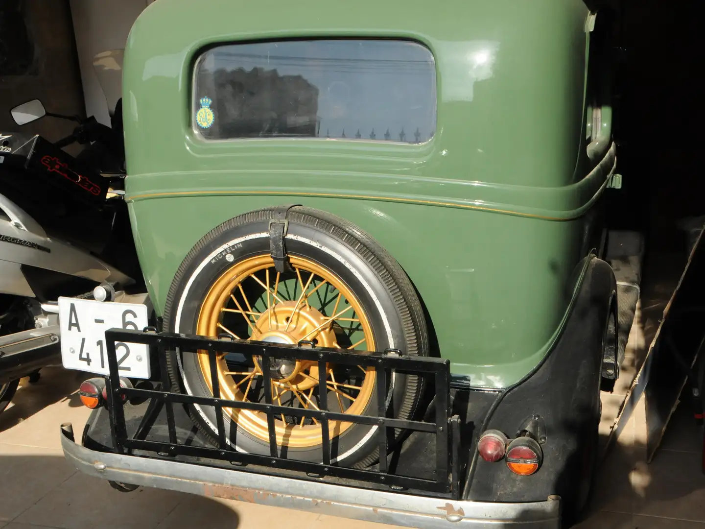 Oldtimer Ford Y Grün - 1