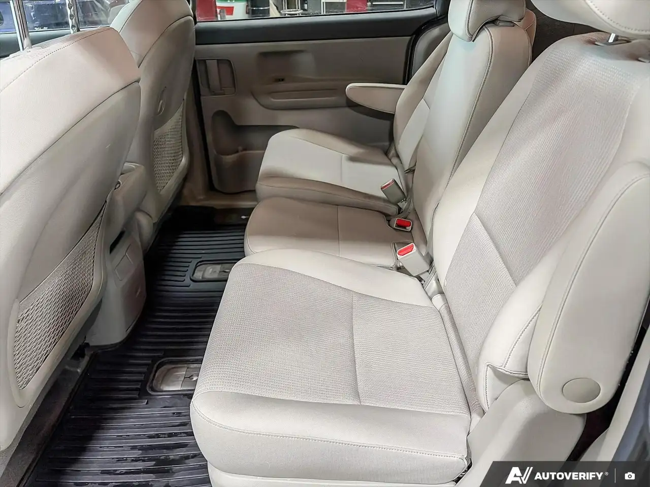 Kia Sedona снимка Kia Sedona
