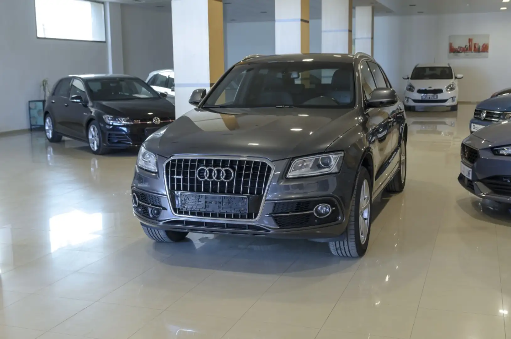 Audi Q5 2.0TDI CD quattro S Line Ed. S-T 190 Grau - 1
