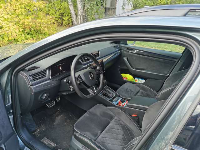 Imagine Skoda Superb Combi 2.0 TSI 4x4 DSG Sportline