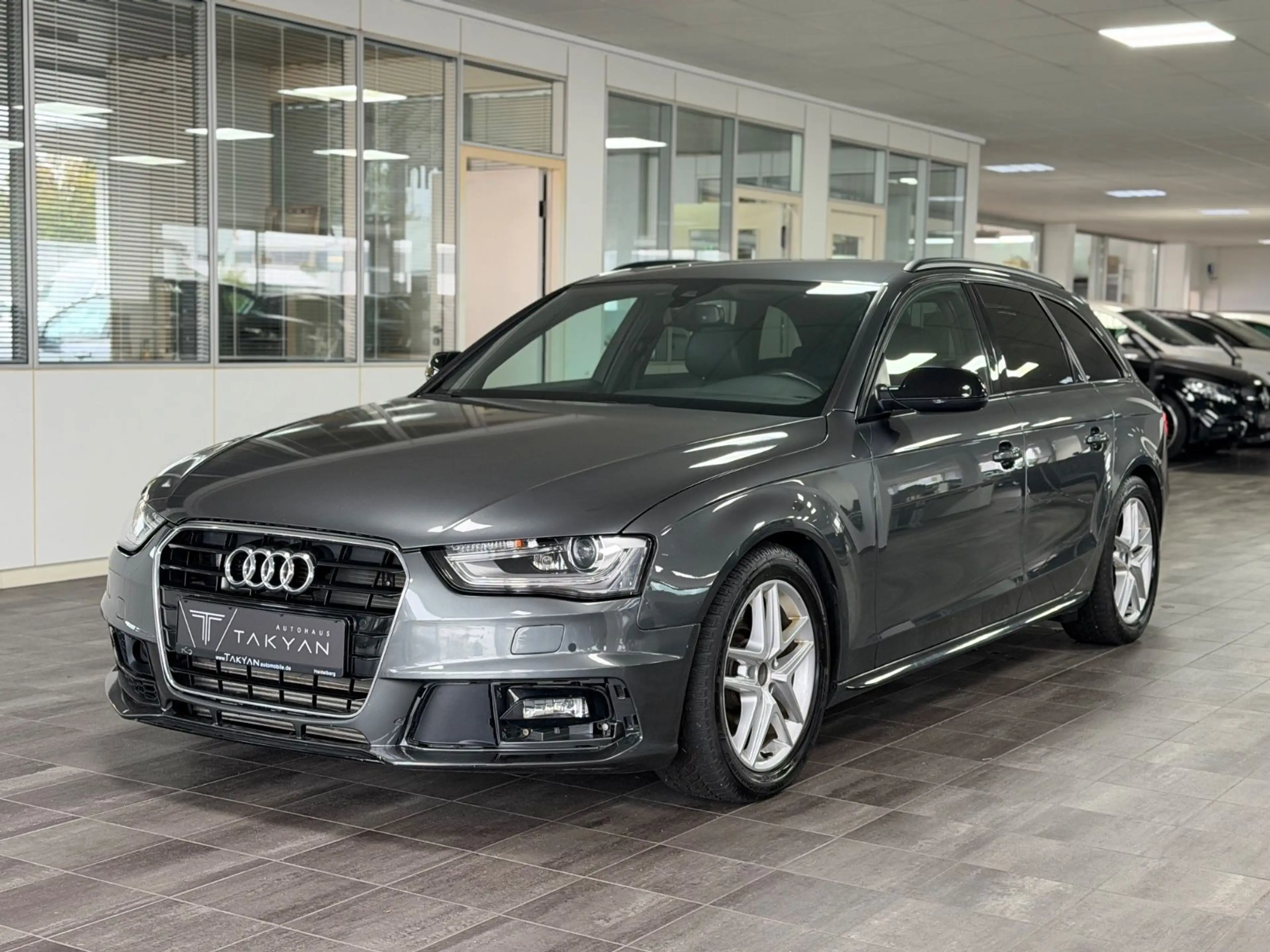 Audi A4 Avant S line Sportpaket / S-Heft / 2.Hand — photo 3