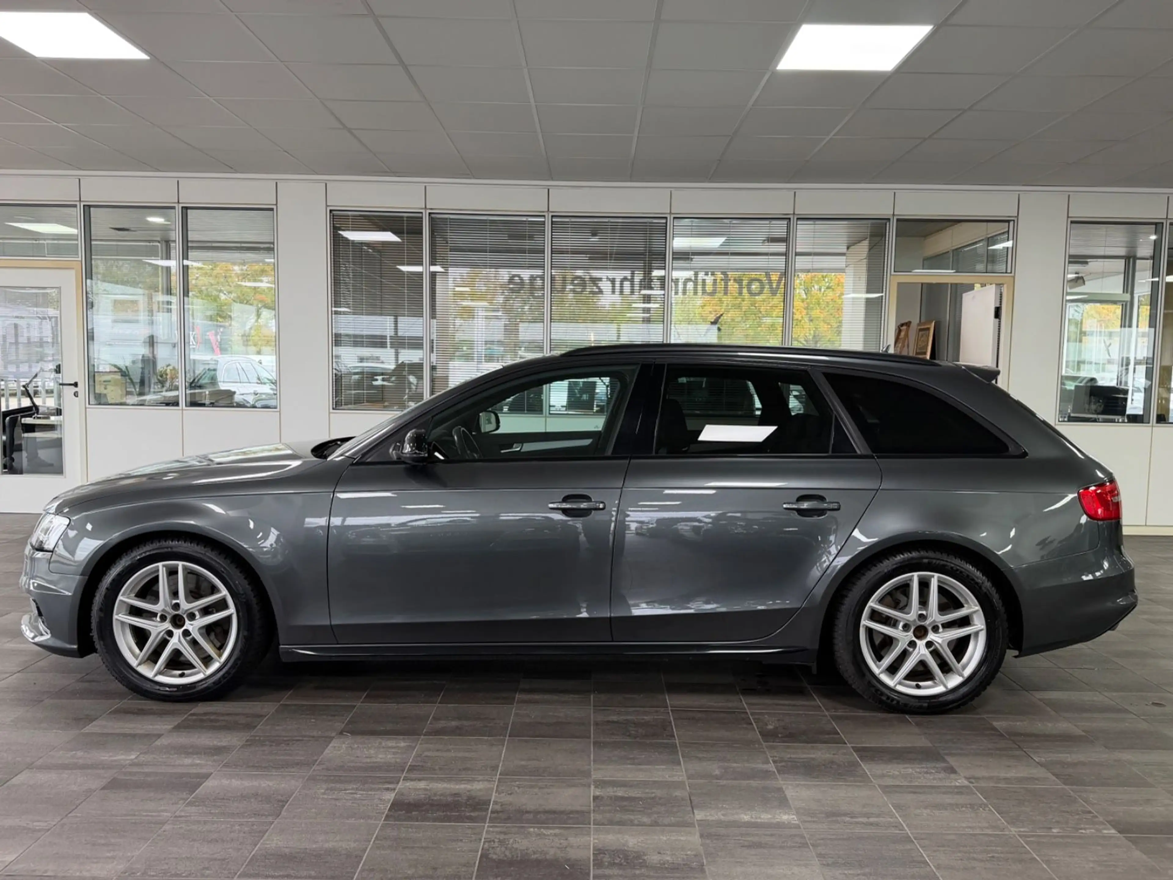 Audi A4 Avant S line Sportpaket / S-Heft / 2.Hand — photo 4