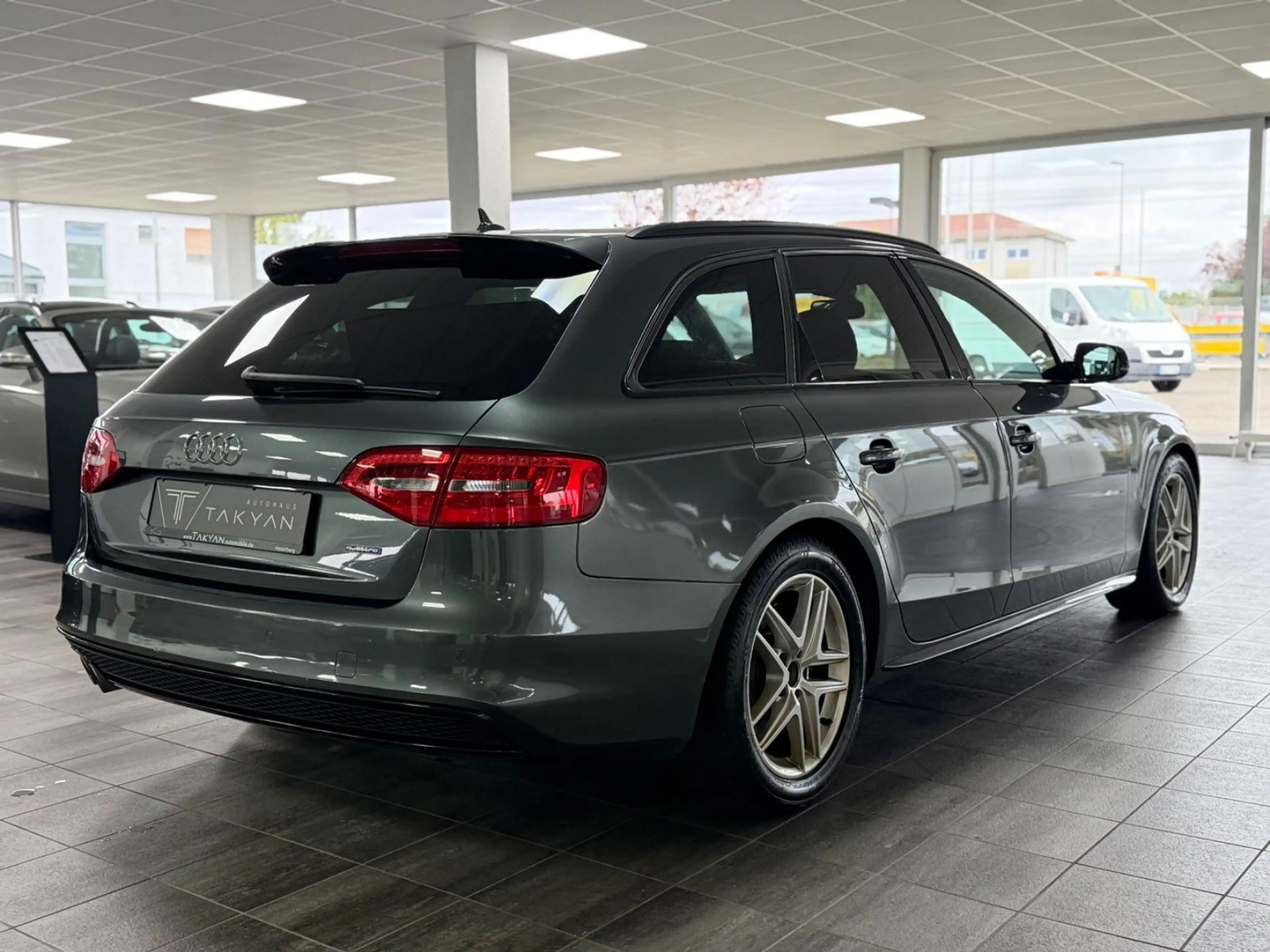 Audi A4 Avant S line Sportpaket / S-Heft / 2.Hand — photo 7