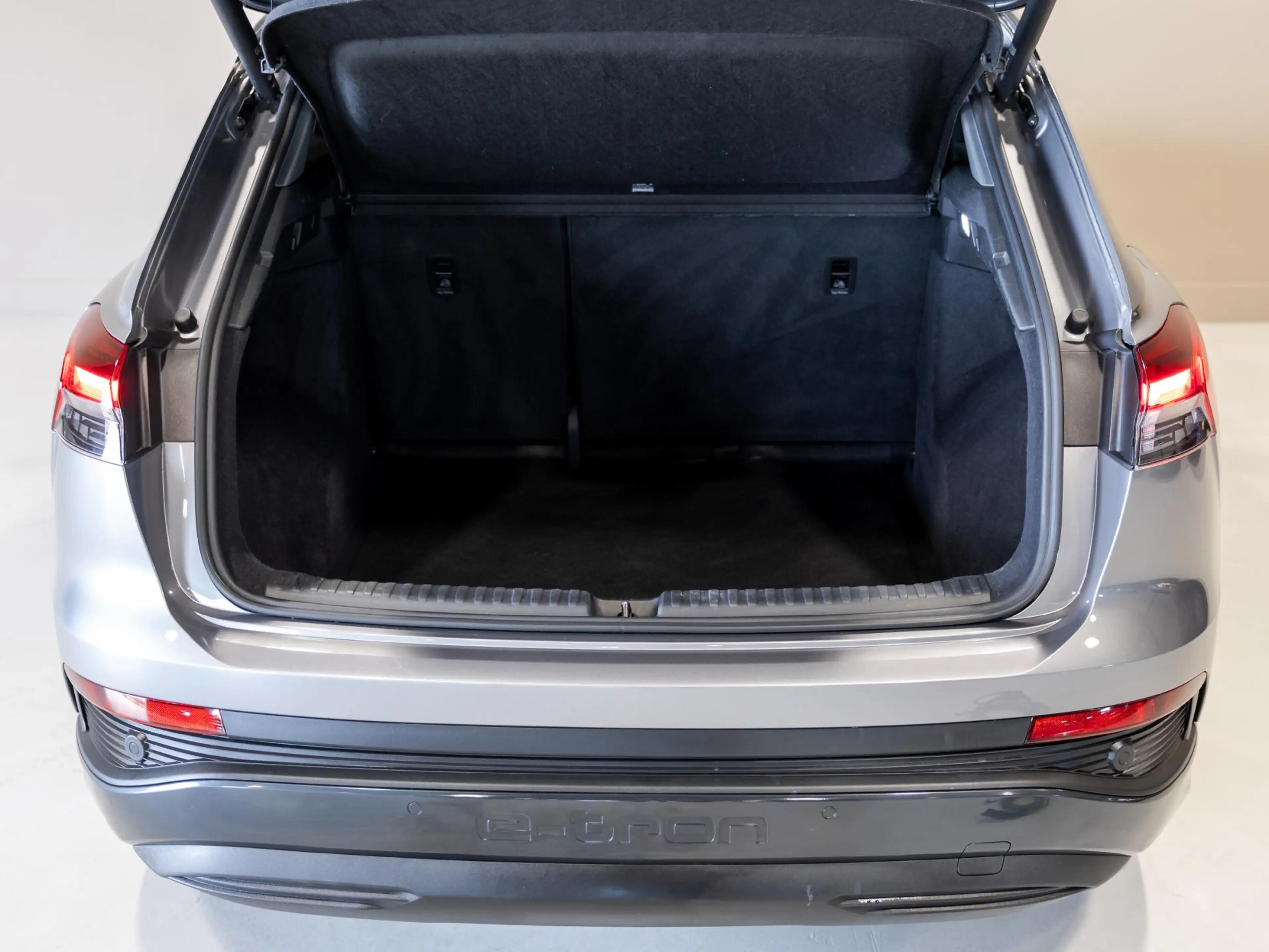 Audi Q4 e-tron 40 Launch edition Advanced Plus 77 kWh / 204pk / P — photo 15