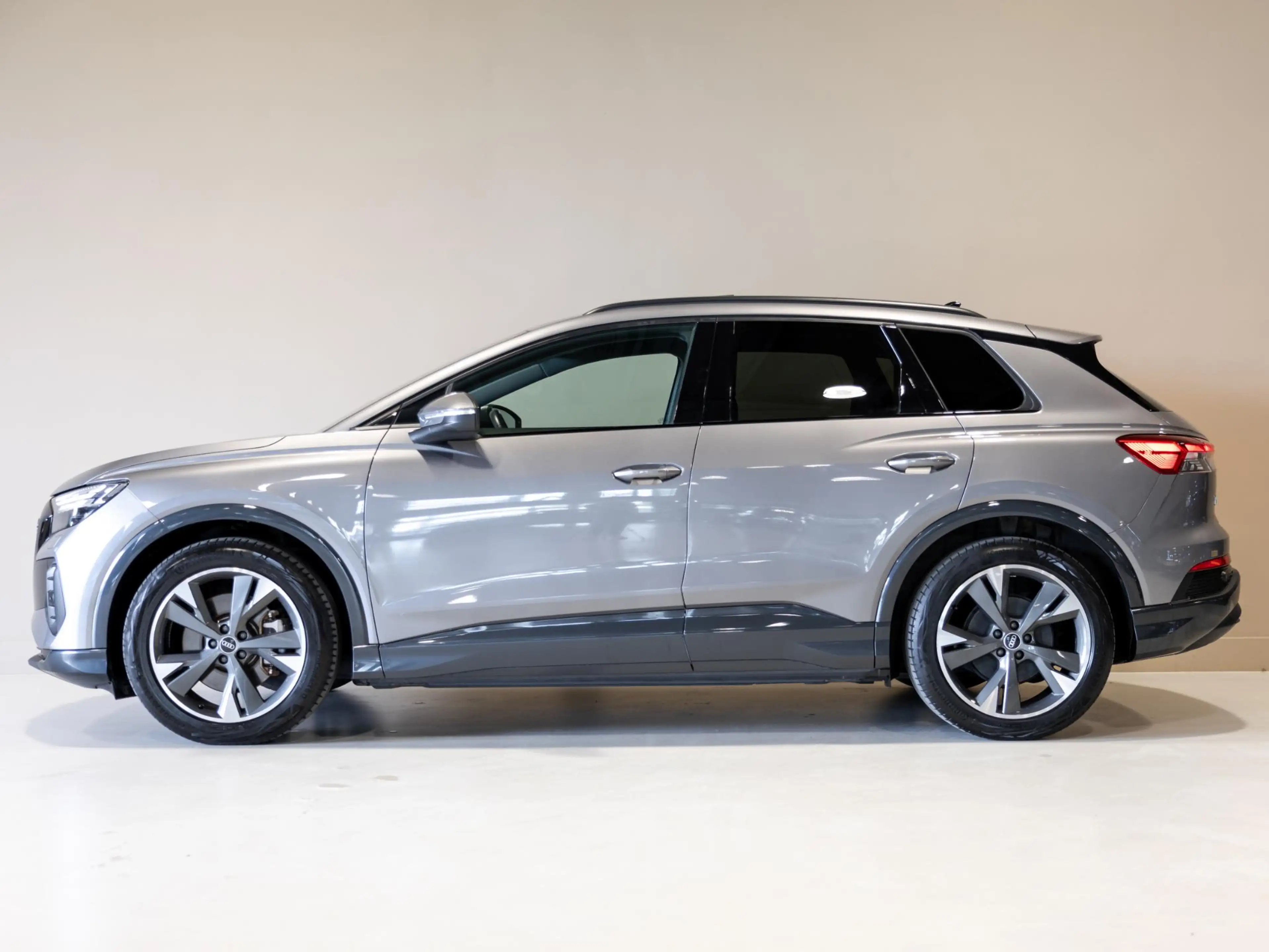 Audi Q4 e-tron 40 Launch edition Advanced Plus 77 kWh / 204pk / P — photo 3