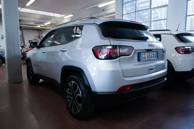 Jeep Compass view 3